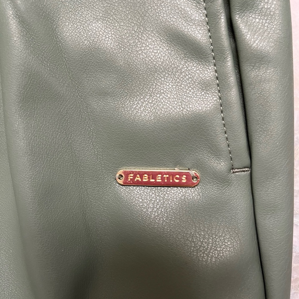 Short Fabletics . Brand new - Picture 3 of 3